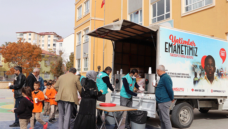 Cansuyu Derneği Karaman’da öğrencilere çorba dağıttı
