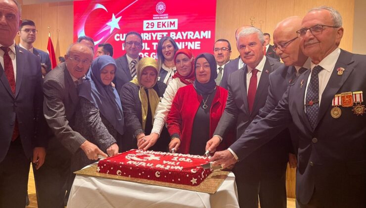 Cumhuriyetimiz 102 yıllık yüce bir çınar