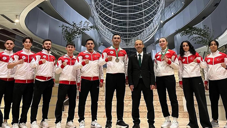Dünya şampiyonları yurda döndü
