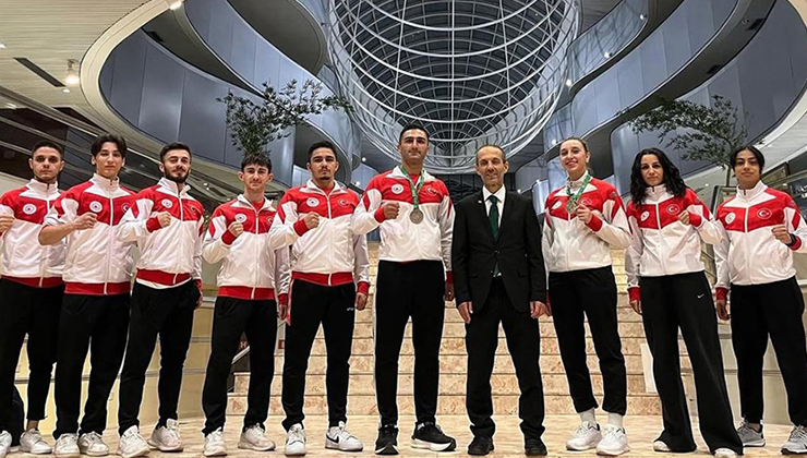 Dünya şampiyonları yurda döndü