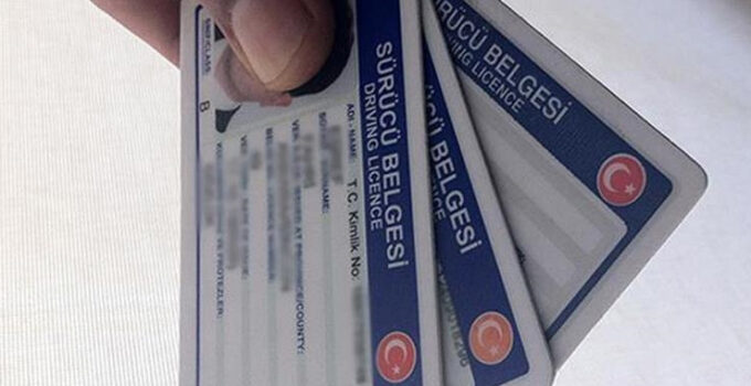 Eski tip ehliyetlerin yenilenme süresi yarın doluyor