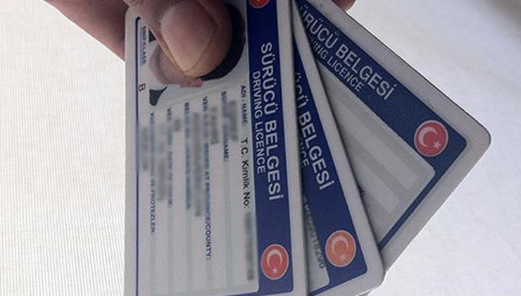 Eski tip ehliyetlerin yenilenme süresi yarın doluyor
