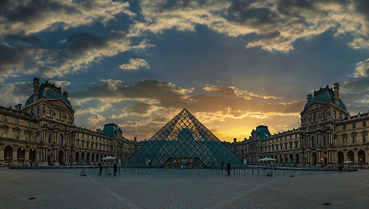 Fransa’da soygunun yaşandığı Louvre Müzesi kapılarını ziyaretçilere yeniden açtı