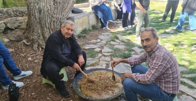 Geleneksel tanışma pikniğinde buluştular