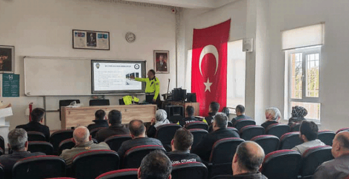 Hüyük ilçesinde öğrenci servis şoförlerine eğitim verildi.