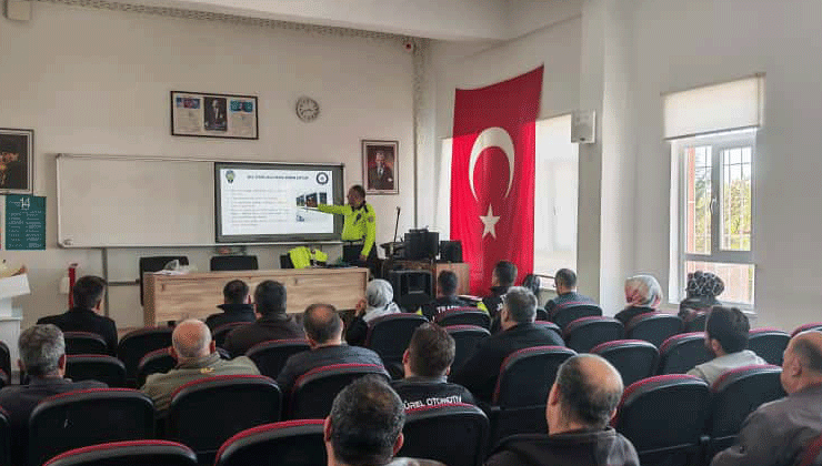 Hüyük ilçesinde öğrenci servis şoförlerine eğitim verildi.