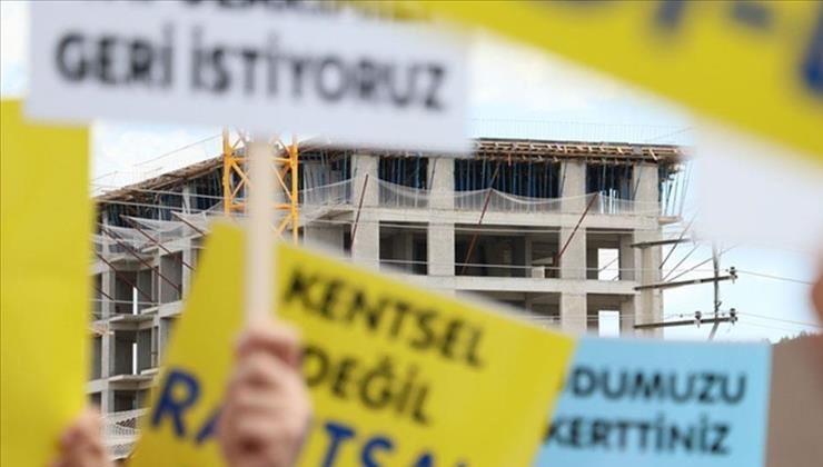 İzmir’deki kentsel dönüşüm hak sahiplerinden Büyükşehir Belediye Başkanı Tugay’a eleştiri