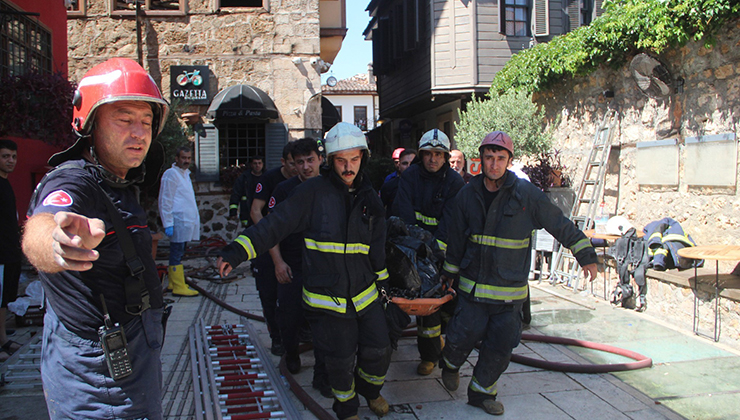 Kaleiçi’nde 2 kişinin öldüğü otel yangını davasında bilirkişi raporu beklenecek