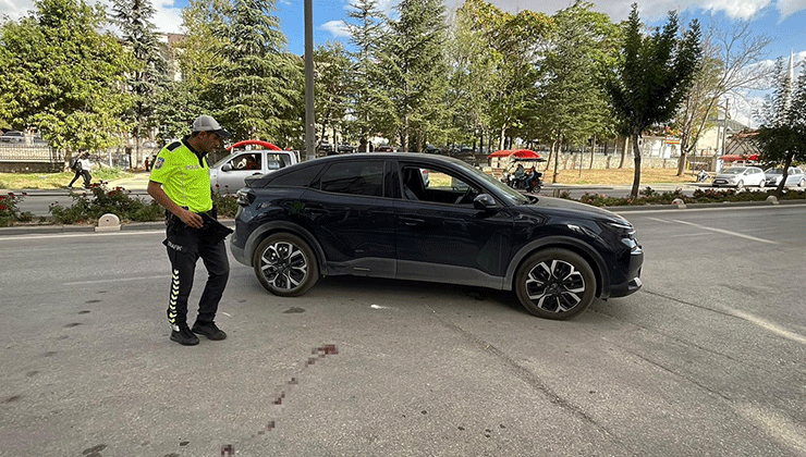 Karaman’da otomobille elektrikli bisikletin çarpıştığı kaza kamerada: 1 yaralı