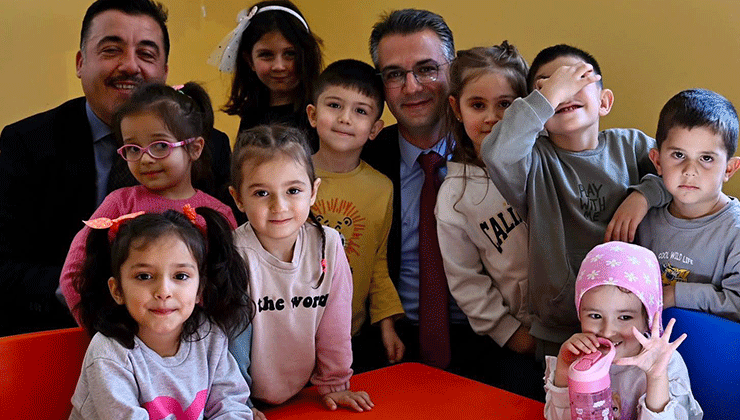 Kaymakam Canpolat miniklerle
