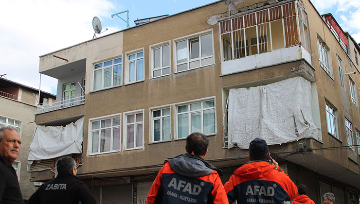 Kayseri’de 3 katlı bina yıkılma tehlikesi nedeniyle boşaltıldı