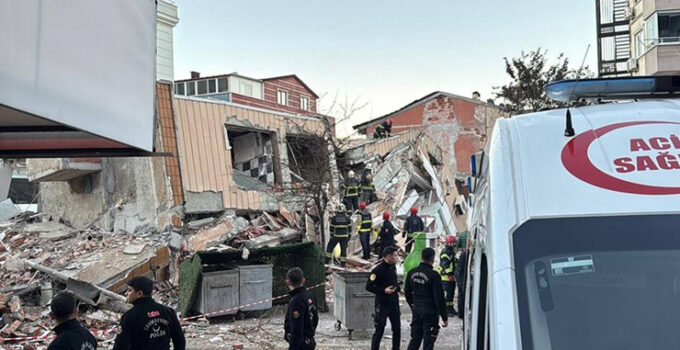 Kocaeli’de 7 katlı bina çöktü