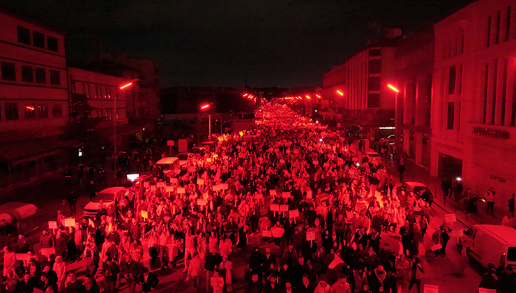 Konya caddeleri dün gece kırmızıya boyandı