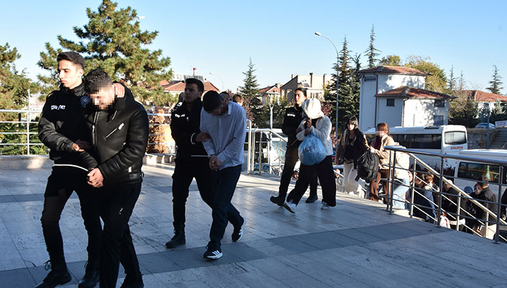 Konya dahil 19 adrese eş zamanlı operasyon düzenledi