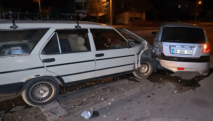 Konya yolu kavşağından dönen alkollü sürücü kaza yaptı, kahveye oturup çay içti