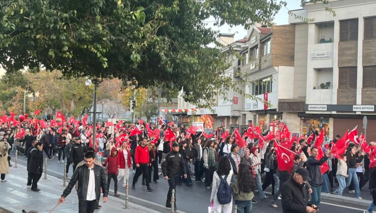 Konya’da Cumhuriyet coşkusu sokaklara taştı