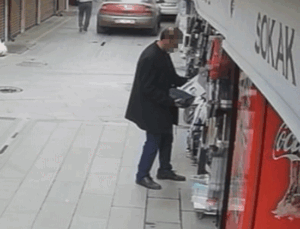 Konya’da dükkan önünde duran fanlı ısıtıcıyı bakarmış gibi yaparak çaldı: O anlar kamerada