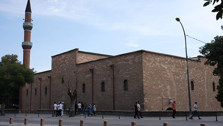 Konya’da Mevlana’nın ders verdiği caminin adı nereden geliyor?