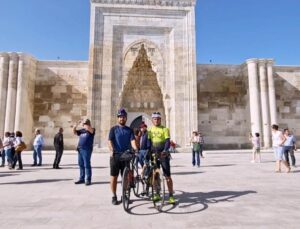 Konya’da yaşayan MS hastası adam bisikletle yolculuk yaparak hayata tutunuyor