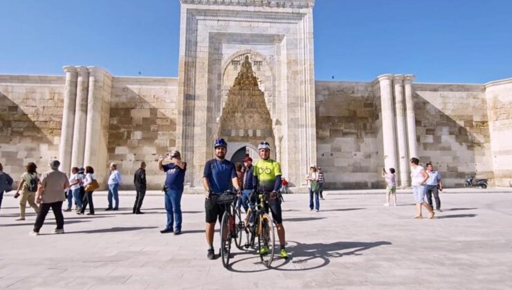 Konya’da yaşayan MS hastası adam bisikletle yolculuk yaparak hayata tutunuyor