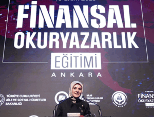 Konyalı Bakandan çağımızın eğitimine destek