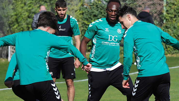 Konyaspor’da 2 isim sınırda