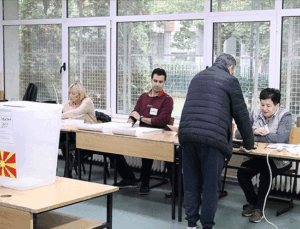 Kuzey Makedonya’da halk yerel seçim için sandık başında