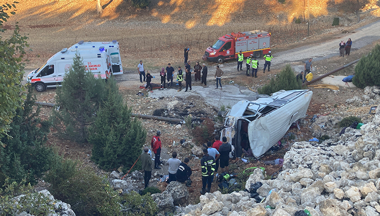 Mersin’de işçi servisi şarampole devrildi: 5 ölü, 14 yaralı