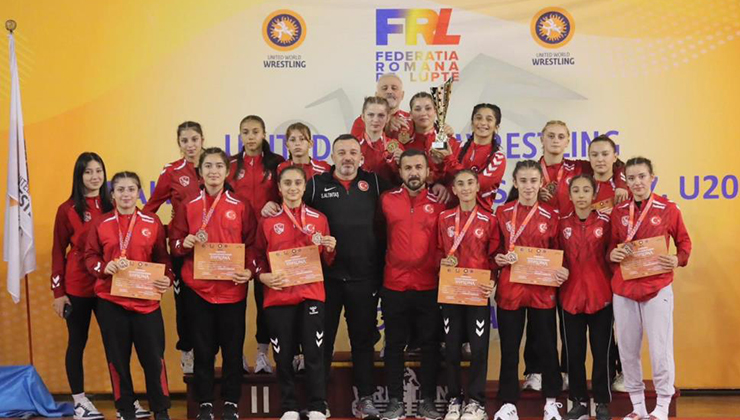 Milli güreşçiler, Balkan’da fırtına gibi esti