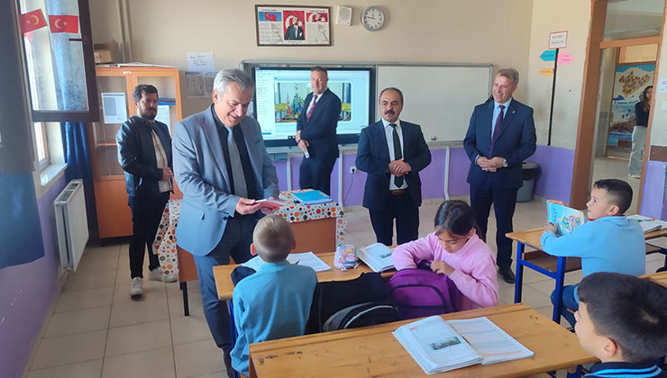 Müdür Yiğit, Yunak’taki eğitim çalışmalarını inceledi