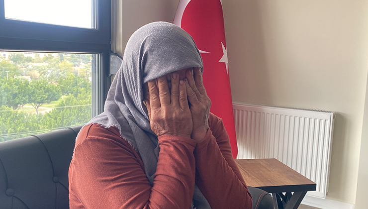Oğlu bıçaklanarak öldürülen anne gözyaşları içinde adalet istedi: “Tarla gibi yapmış oğlumu”