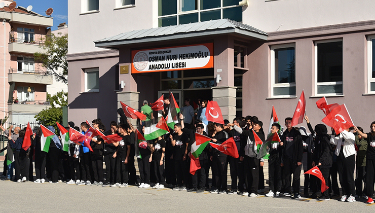 Okullarda kalpler Filistin için attı
