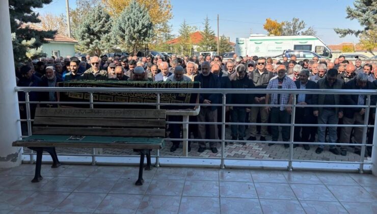 Özcan dualarla uğurlandı
