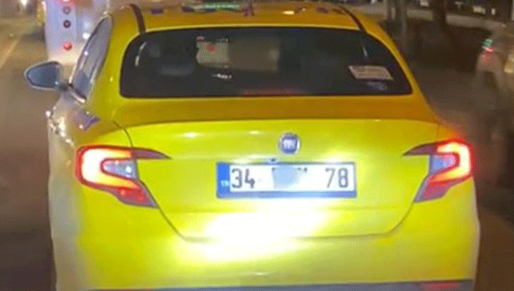 Plakasını kapatan taksi dikkat çekti