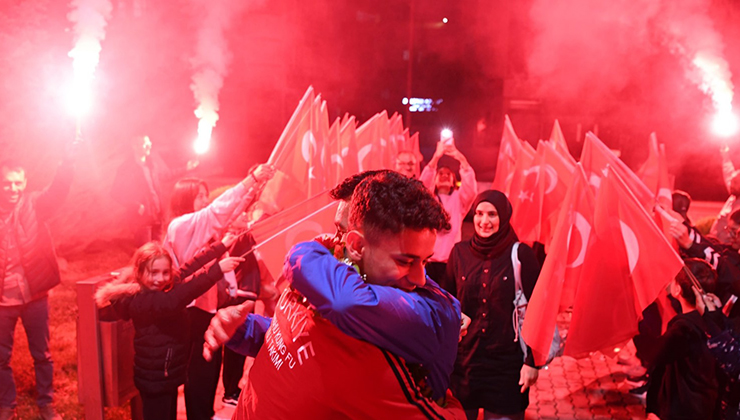 Şampiyon Sayıner’e coşkulu karşılama
