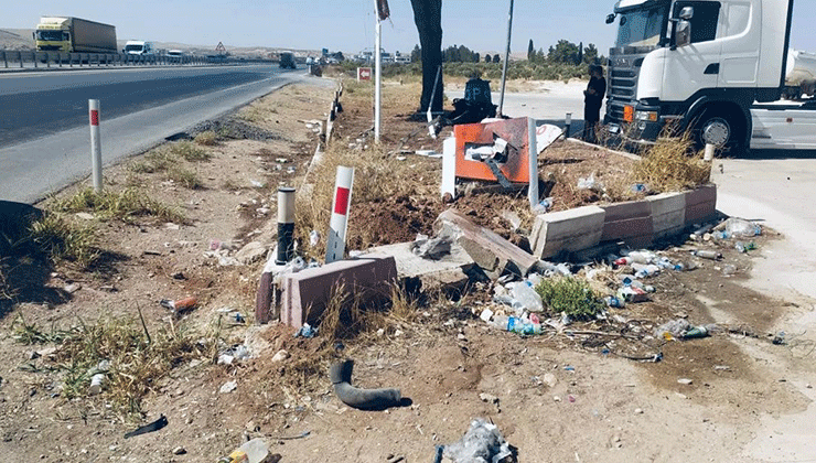 Savrularak yol kenarındaki kaldırıma çarpan motosikletin sürücüsü hayatını kaybetti