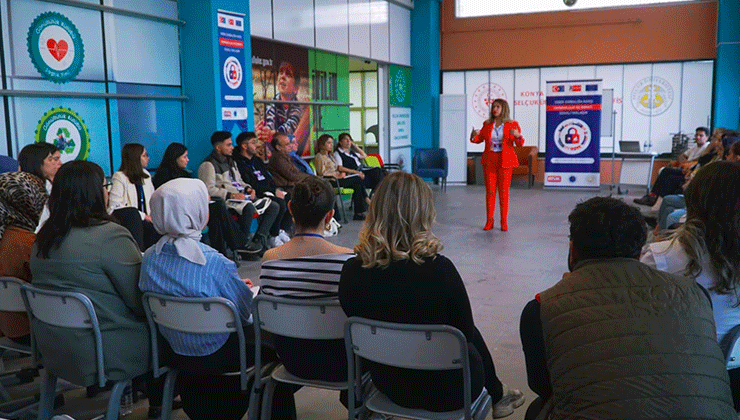 Selçuk iletişimde siber zorbalık konuşuldu