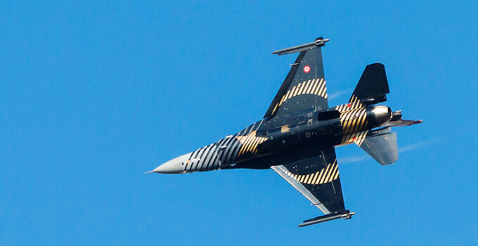 SOLOTÜRK’ten Anıtkabir üzerinde Cumhuriyet’in 102. yıl dönümüne özel uçuş gösterisi