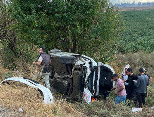 Takla atıp şarampole devrilen otomobilin sürücüsü hayatını kaybetti