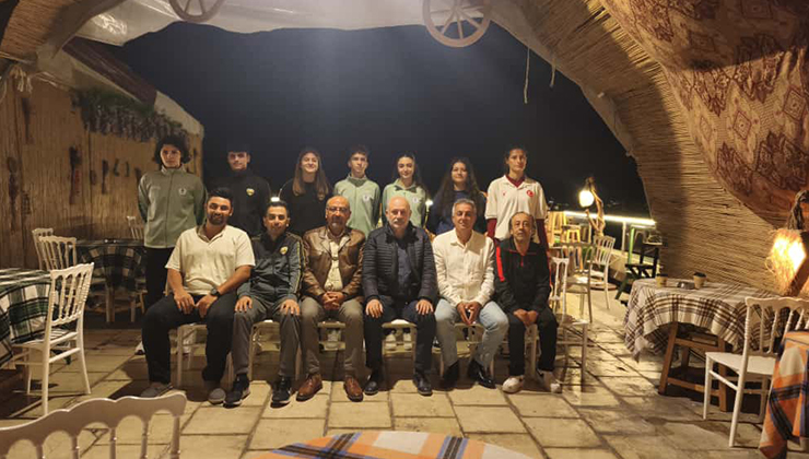 Tekvando camiası yemekte buluştu