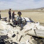 Tır şarampole düştü, sürücü kum altında kalan kabin içerisinde can verdi