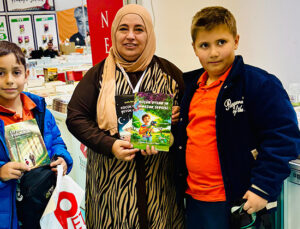 Yazar Eker okurlarıyla buluştu