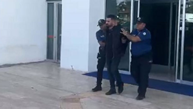 Yol verme kavgasında 1 kişiyi ayağından silahla vuran 2 şüpheli yakalandı