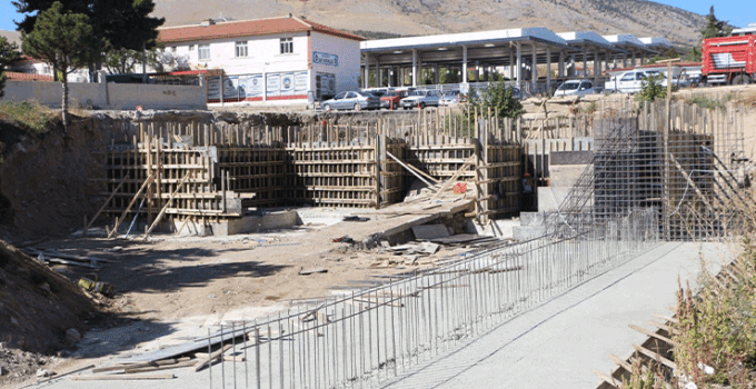 Yunak’ta Balıkçılar Köprüsü yenileniyor
