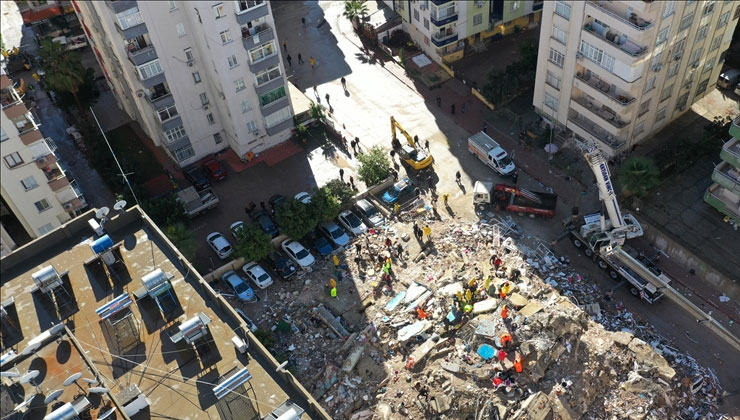 Adana’da depremde yıkılan apartmanın donatıları yönetmeliğe uygun bulunmadı