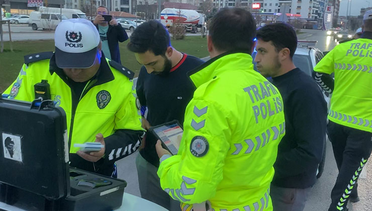 Aksaray’da alkollü sürücü emniyeti alarma geçirdi, ehliyeti daimi iptal edildi