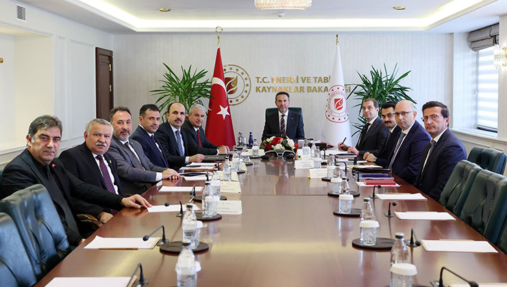 Bakan Bayraktar, Konya’daki yatırımları görüştü