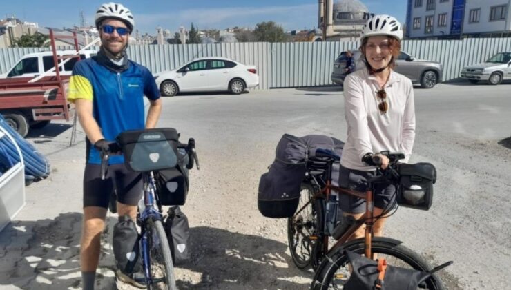 Bisikletle Almanya’dan yola çıkıp, 10 ülkeyi geçip Konya’ya ulaştılar