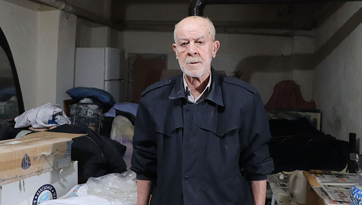 Bodrum katında 15 yıldır hayata tutunmaya çalışıyor