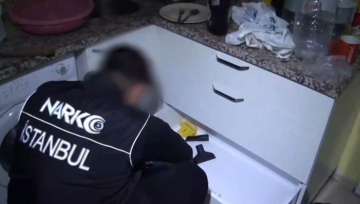Çatı katında uyuşturucu üreten şüpheliye operasyon: 107 kilogram ele geçirildi